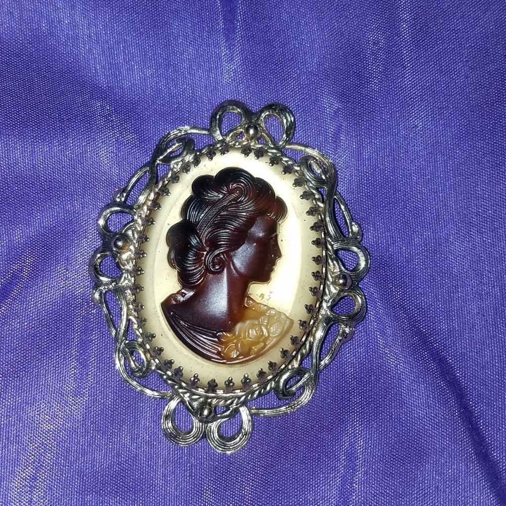 💝Vintage classic brooch pin